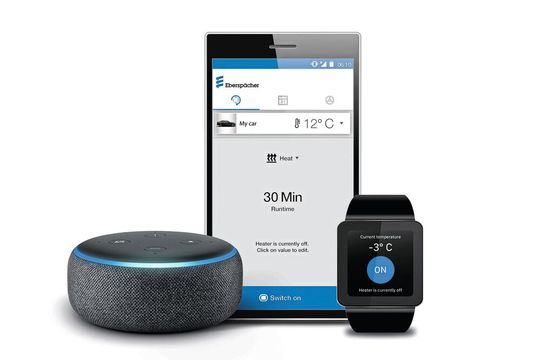 Zu Smartphone und -watch kommt mit der Sprachsteuerung eine weitere Bedienmöglichkeit hinzu.(Bild:  Eberspächer)