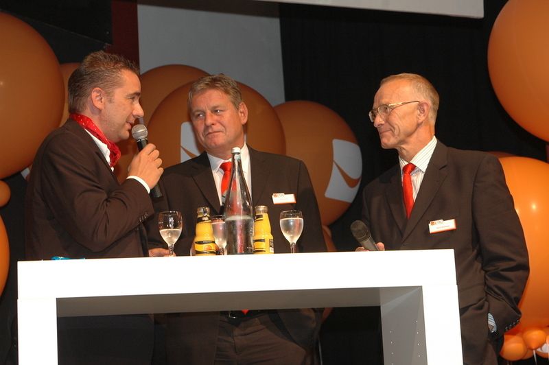 Moderator Hartmut Bauer, Geschäftsführer Ronald Bulla und Bernd Horstmann eröffneten den Gala-Abend. (Archiv: Vogel Business Media)