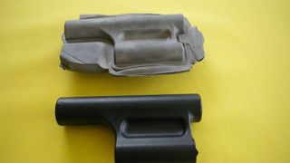 Eindeutiger Gewichtsvorteil: Gegenüber der Version aus glasfaserverstärktem Kunststoff bietet das aus Magnesiumplatten geschmiedete Gehäuse eines Zielfernrohrs eine Gewichtsreduktion von rund 30 Prozent.  Bilder: LMpv (Archiv: Vogel Business Media)