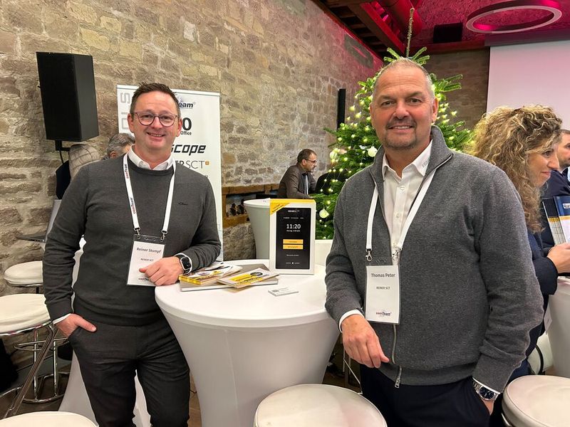 Reiner Stumpf (l.) und Thomas Peter von Reiner SCT waren bei der Partnerkonferenz natürlich auch dabei.  (Bild: Vogel IT-Medien)