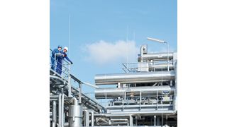 Die SFT-Versuchsanlage in Freiberg produziert hochok­taniges Benzin. (Bild: CAC)