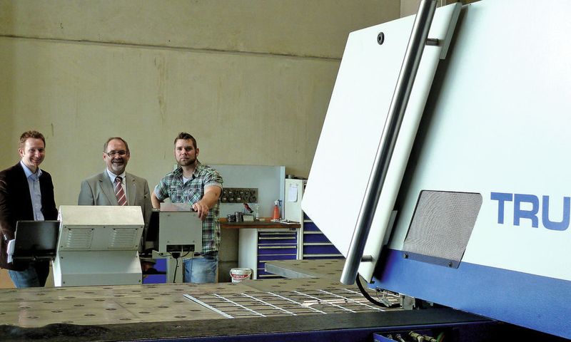 Das „Wieneke-Trio“ (v.l.) Tobias Wieneke, Rudolf Wieneke und Alexander Wieneke zieht an einem Strang, wenn es um „Blech vom Feinsten“ geht. Bild: Kuhn (Archiv: Vogel Business Media)