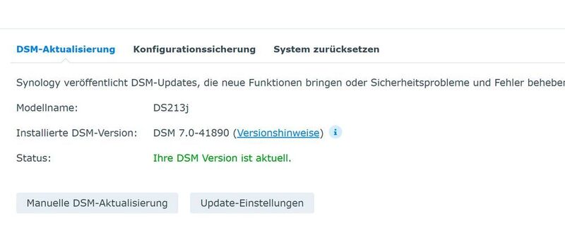 In der Systemsteuerung kann die aktuelle Version überprüft werden. Hier lassen sich auch Updates installieren. (Joos/Synology (Screenshot))