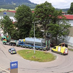 Auslieferung eines BHS Vakuumtrockners vom Typ HTC mit 20.000 Liter Volumen für die Trocknungsstufe beim Recycling von Lithium-Ionen-Batterien an einen Marktbegleiter.(Bild:  BHS-Sonthofen)