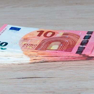 Nach monatelangem Tarifkonflikt steigen die Löhne für rund 2.300 Beschäftigte der Ernährungswirtschaft in Sachsen-Anhalt schrittweise. Bis 2032 sollen bestehende Unterschiede zum Westniveau weitgehend oder vollständig abgebaut werden. (Bild: frei lizenziert)