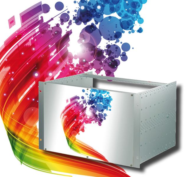 Mit bis zu 32 Millionen Farben (CMYK-Farbraum als Standard, extrahohe Farbechtheit für den RAL-, Rantone- und HKS-Farbraum realisiert Pentair Frontplatten-Bedruckungen. Die Farben weisen eine hohe Haltbarkeit und Beständigkeit gegen Licht, Wärme, Kälte, Chemikalien und andere Umwelteinflüsse auf. So sollen nahezu gitterfreie Gradienten und Farbverläufe möglich sein. (Bild: Pentair)