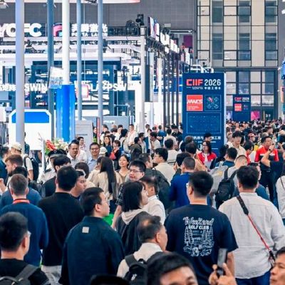 Halbleiterindustrie in China: Auf der China International Industry Fair (CIIF) in Shanghai erhielt die Chipbranche 2026 erstmals einen eigenen Ausstellungsbereich. Mehr als 300 Unternehmen präsentierten auf der „IC Ecosystem Show“ ihre Technologien und Lösungen für die industrielle Fertigung. (Bild: CIIF)