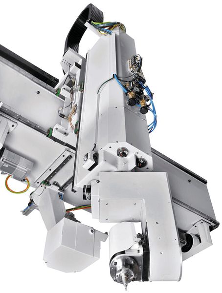 Wesentlich für die Großteilbearbeitung ist der Vertikalschlitten (Z-Achse) mit 1000 mm Hub. Die Achsgeschwindigkeit in Z-Richtung kann bis zu 40 m/min betragen. (Bild: Reichenbacher Hamuel)