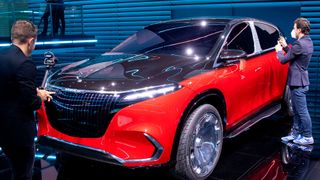 Der „EQS Maybach“ stand während der Mercedes-Abendveranstaltung vor dem Messebeginn am Montag im Rampenlicht. (Bild: picture alliance/dpa)