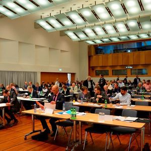 Gute Ausssichten an der BAK Herbsttagung in Basel: Die Schweiz soll nächstes Jahr 2.3 Prozent wachsen. Insbesondere die MEM-Industrie profitiert von den besseren Export-Kondistionen.