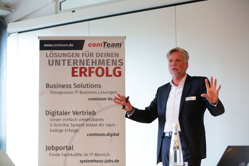 Maik Wetzel, Eset, erklärt, wie sich die Cyberangriffe unter anderem infolge des Ukraine-Kriegs verändert haben. (Bild: ComTeam)