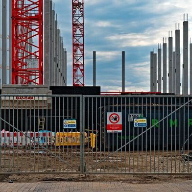 Damit das Bauprojekt nicht ins Stocken gerät, sollten Gutachter bereits früh in die Rechenzentrumsplanung einbezogen werden. (Bild: New data center / conceptphoto.info / CC BY 2.0 / flickr.com)