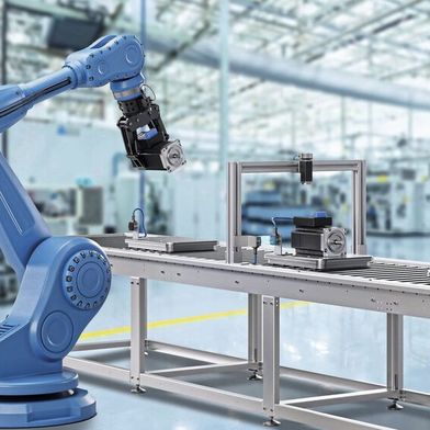 Industrial robot arm on an automated production line, equipped with Roproxcon hybrid connectors (Image:Rosenberger)