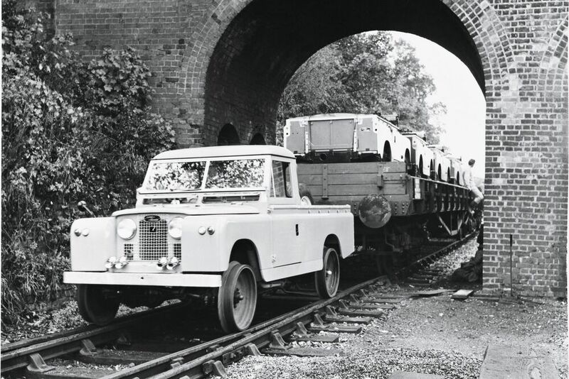 Der Land Rover Series II eignete sich auch als Zugmaschine. (Land Rover)