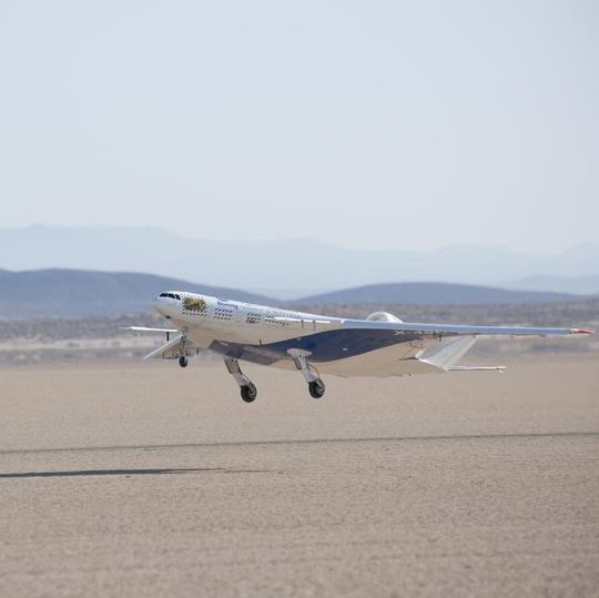 Lift-off: Die X-48C hebt ferngesteuert zu ihrem Erstflug ab(Fotos:  NASA/Boeing)