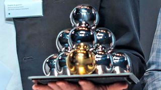 Das ist der GIB SCM Award. In diesem Jahr wurde er von IFM an drei Unternehmen verliehen, die sich mit Erfolg um die Verbesserung der Supply Chain bemüht haben. Lesen Sie hier, wer die Gewinner sind... (Bild: IFM Business Solutions / G. Bender)