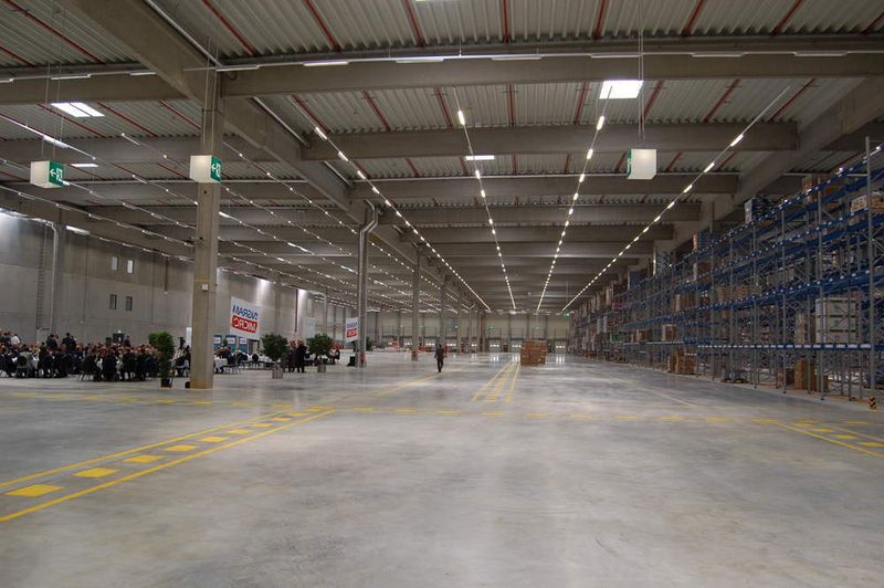Noch ist die zweite Halle nicht vollständig belegt – aber auf der freien Fläche ist ein Empfang mit über hundert Leuten nur ein Klacks. (Archiv: Vogel Business Media)