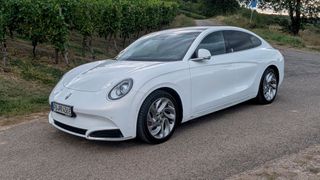 Wer ein Elektroauto sucht, das optisch hervorsticht, ist mit der viertürigen Sportlimousine von GWM Ora bestens bedient. (Bild: Mauritz – VCG)