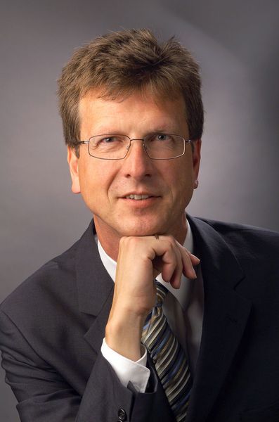 Jörg Schmidt, Geschäftsführer der DEV Systemtechnik GmbH & Co. KG im hessischen Friedberg: „Uns war wichtig, einen kompetenten Lieferanten für die Gehäusetechnik zu haben.“ (Archiv: Vogel Business Media)