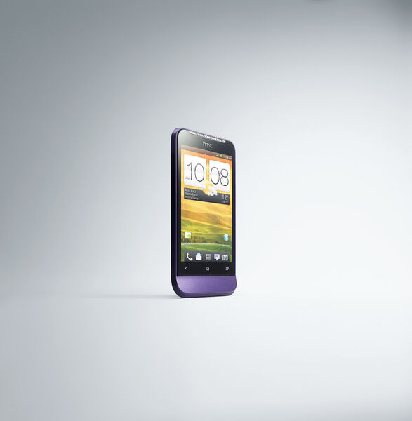HTC stellt mit der One-Serie drei Geräte vor: Hier das One V mit Purple-Finish. Das One V lehnt sich vom Design an das HTC Legend an. Zu Preisen für die drei Geräte sowie zu Verfügbarkeiten schwieg sich HTC noch aus. (Archiv: Vogel Business Media)