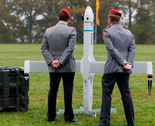 Better not ? The drones from Stark Defence can also carry out kamikaze actions. But there are concerns about the Bundeswehr purchasing the systems. It could be that the US investor Thiel could have too much influence over the company ...(Image: SD)
