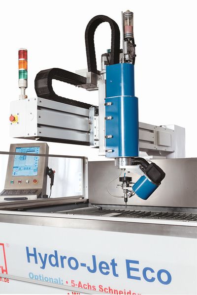 Schneidanlage mit in fünf Achsen bewegtem 3D-Schneidkopf, um Vertikale endlos drehbar. (Knuth)