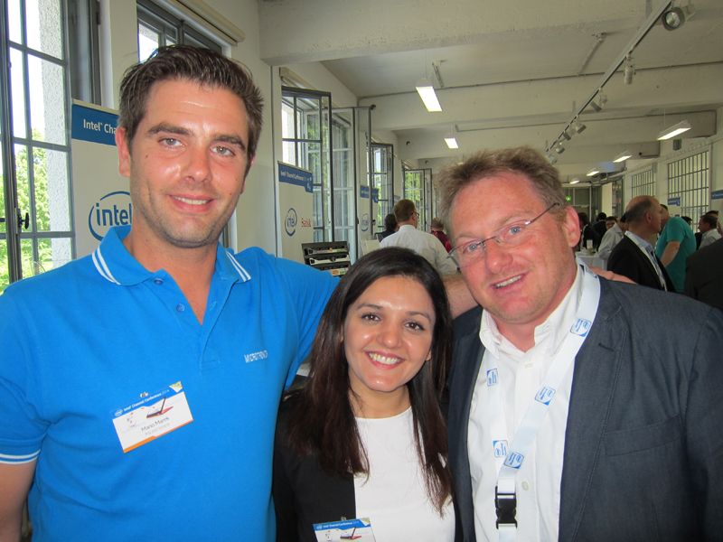 Mario Marek, Arrow, Samira Azizi, open-e, mit Thomas Fürstberger, TOSHIBA (r.)       (Bild: IT-BUSINESS)