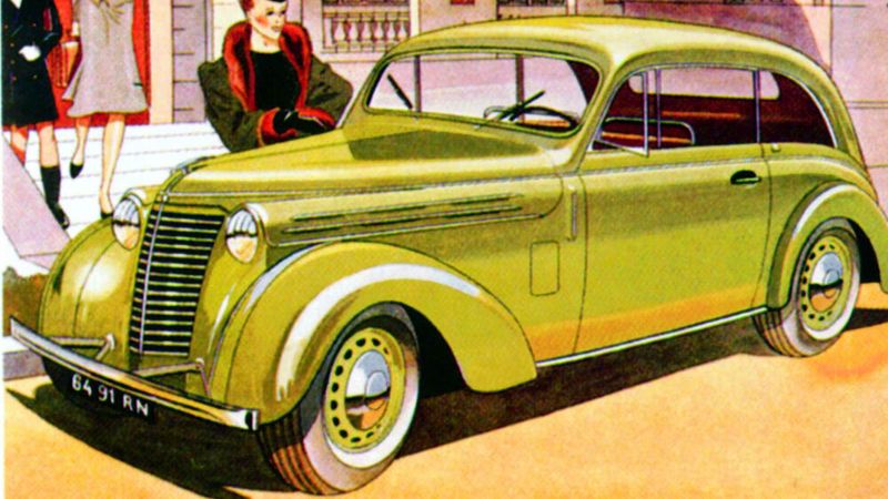 1937: Als erstes Modell der Marke verfügt der kompakte Juvaquatre über eine selbsttragende Karosserie und Einzelradaufhängung. (Bild: Renault)