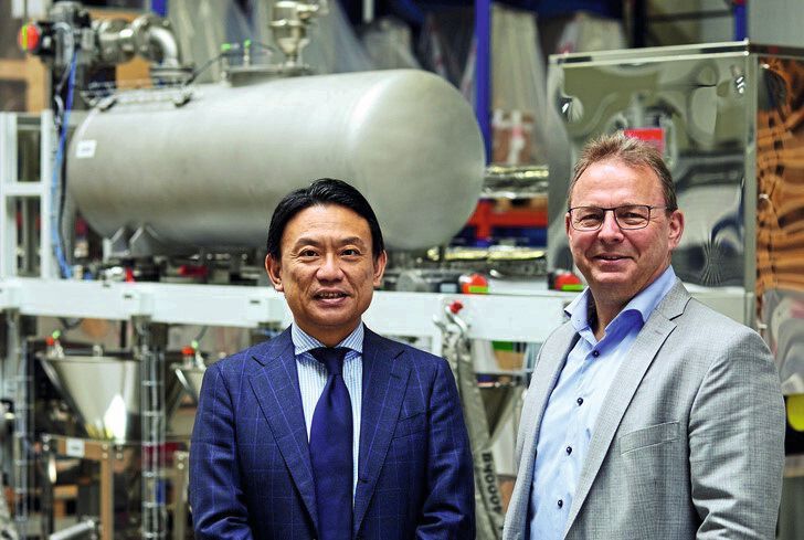 Geschäftsführer der Kubota Brabender Technologie: Hideki Saiki und Bruno Dautzenberg. (Bild: Kubota Brabender)