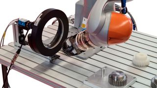 Die am Fraunhofer IWU entwickelte Software Xeidana erkennt, ob das richtige Bauteil aufgenommen wurde. (Bild: Fraunhofer IWU)