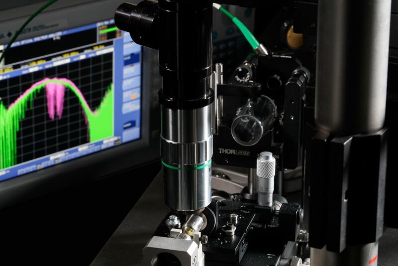 The compact system contains a standard laser together with a photonic chip measuring a few millimeters across.  (EPFL)