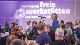 Typisch Fachtagung: Teilnehmer können nach jedem Vortrag bzw. während einer Prodiumsdiskussion die Fragen loswerden, die ihnen unter den Nägeln brennen. (Bild: Stefan Bausewein)