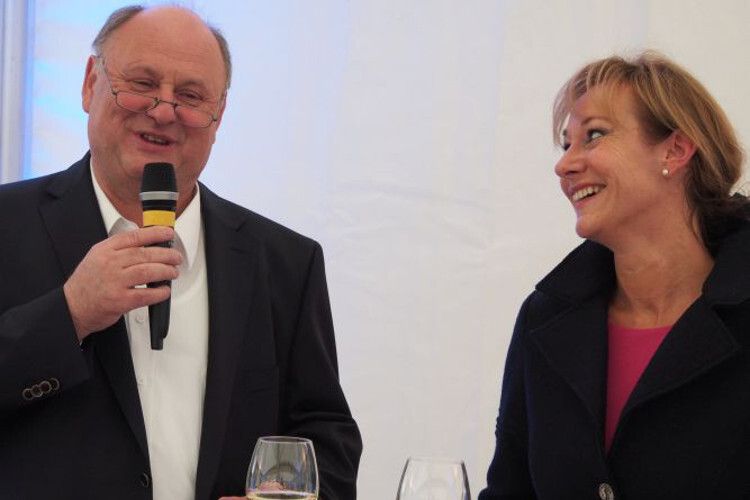 BFC-Schulleiterin Silvia Gerl und Helmut Peter stellten jeden Gast einzeln vor. (Richter)