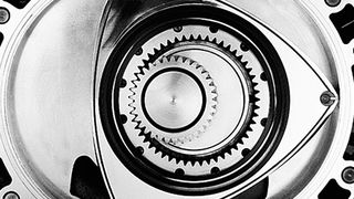 Mit dem Wankelmotor verblüffte sein Erfinder – Felix Wankel – im Jahr 1954 die Fachwelt. Der Motor kam mit einem sehr einfachen Aufbau aus und lief runder als Otto- oder Dieselmotoren. Am 13. August 2012 wäre Felix Wankel 110 Jahre alt geworden. (Mazda)
