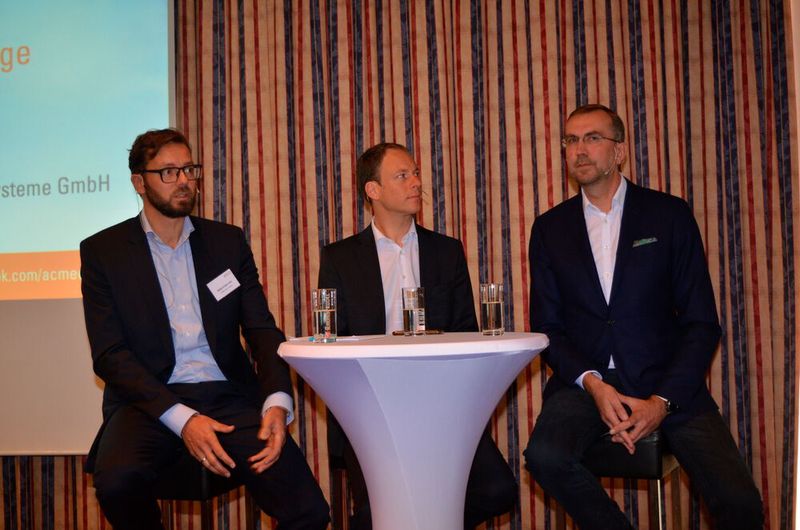 Generalist versus Spezialist - Henning Meyer (m., acmeo) mit Ralph Friederichs (l., CYBERDYNE) und Michael Hollmann (BASYS Bartsch EDV-Systeme). (IT-BUSINESS)