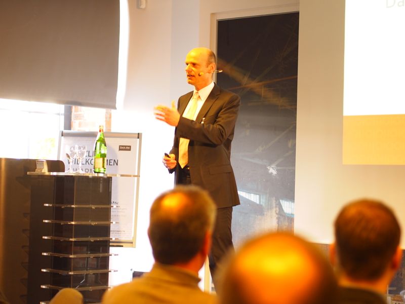 Machen Sie mal eine typische Handbewegung , Herr Hansbuer! (Foto: Rainer Graefen)