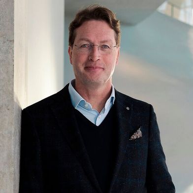 Ola Källenius ist Vorstandsvorsitzender von Mercedes-Benz und darf sich nun auch über eine zweite Amtszeit als Präsident bei Acea, dem wichtigsten Lobbyverband der Automobilindustrie, freuen. (Bild: Mercedes-Benz)