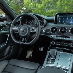(Kia)