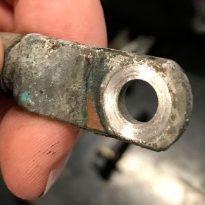 Hier kann der Strom wieder ungehindert fließen.(Bild:  Holz / »kfz-betrieb«)