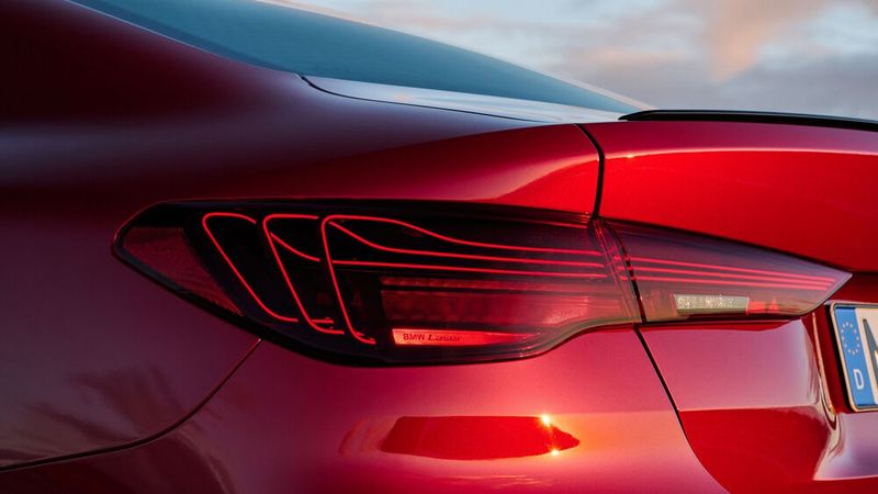 Optional kann künftig für die 4er-Reihe das Laserrücklicht bestellt werden. (Bild: BMW)
