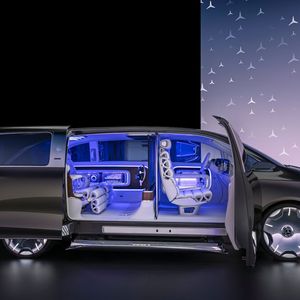 Auf eine klassische C-Säule verzichtet Mercedes beim Vision V.(Bild:  Mercedes-Benz)