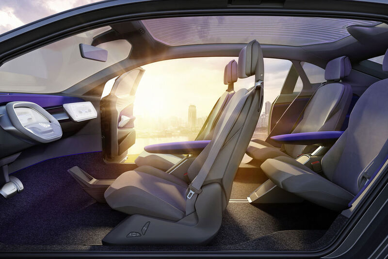 Insgesamt soll der Innenraum in etwa auf dem Niveau des Tiguan Allspace liegen. Zudem lassen sich die Sitze variabel anordnen, sodass laut VW „ein optimal nutzbarer Raum entsteht, der die Klassengrenzen sprengt“. (VW)