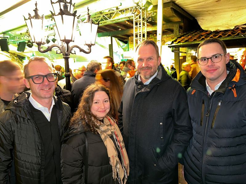 Mihriban Dincel (IT-BUSINESS) mit (v. l.) Jürgen Brumbauer, Mike Rakowski und Stefan Blome (ALSO) (Bild: Vogel IT-Medien)