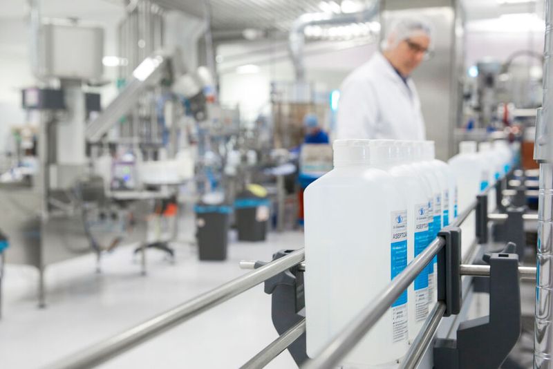 Ein Blick in die Produktionshalle der Dr. Schumacher Gruppe