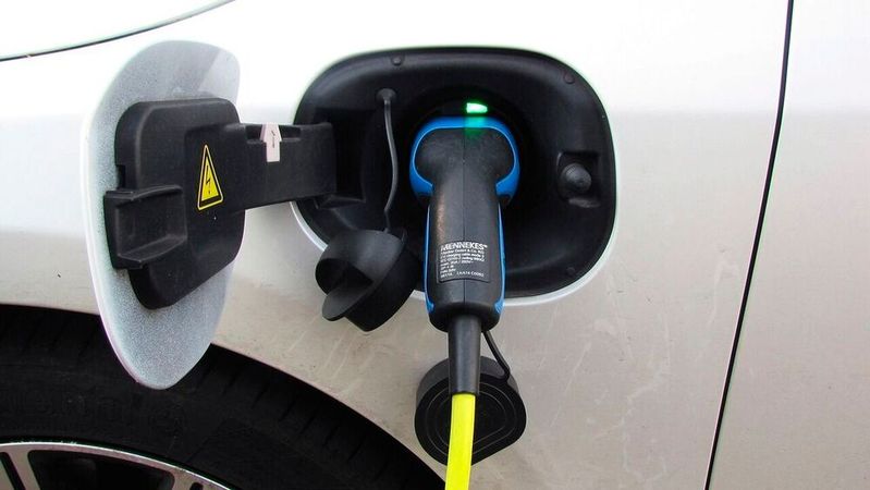 Privatkunden erhalten in diesem Jahr eine Prämie beim Kauf eines E-Autos. Seit 19. Mai können sie den Antrag dazu stellen. (Bild:  frei lizenziert /  Pixabay)