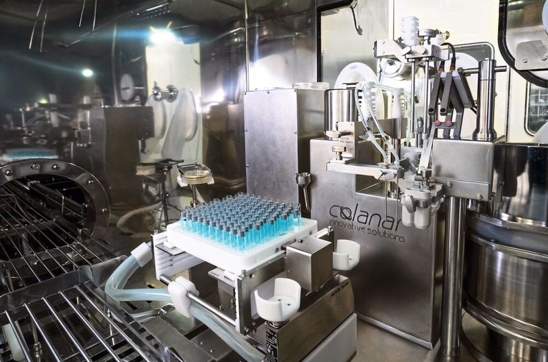 Berkshire Sterile Manufacturing hat Colanar’s neuste FSO flexible Füll- und Verschließmaschine  für ihre isolatorbasierte Fülllinie. (Bild: Colanar)