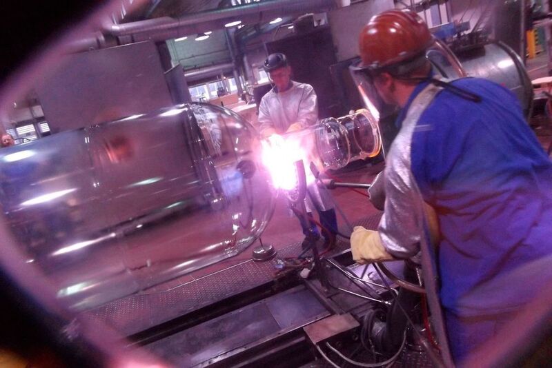 Anschmelzen des Flaschenhalses (DE Dietrich Process Systems)