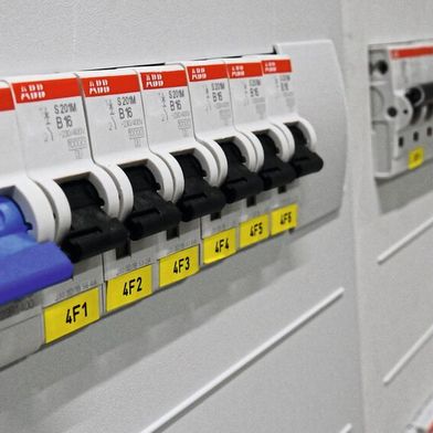 Intelligente Leitungsschutzschalter: Sie ermöglichen Kontrolle über den Stromverbrauch. (Bild: frei lizenziert (Urheber: Bru-nO))