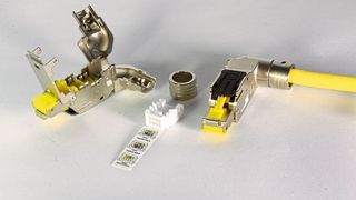 Die RJ-Industrial-Multifeature-Serie ist ohne Werkzeuge konfektionierbar und damit eine praktische Lösung für den Einsatz im Feld. (Harting)