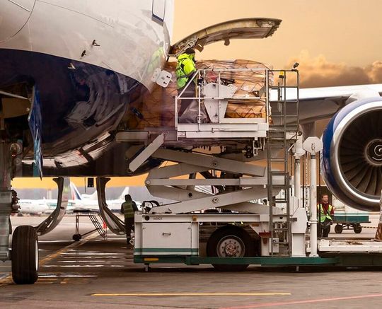 Der VACAD (Verband der Air Cargo Abfertiger Deutschlands) hat analysiert, dass die deutsche Luftfahrtbranche endlich wieder einen leichten Rückenwind verspürt. Was genau sich momentan abspielt, erklärt der Verband hier ...(Bild:  Schnabbelzahn)